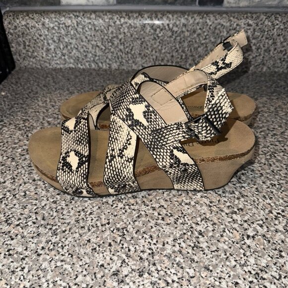 Pierre Dumas | Women's Black Cream Reptile Hook & Loop Strappy Wedges Sz 9 - Picture 3 of 6